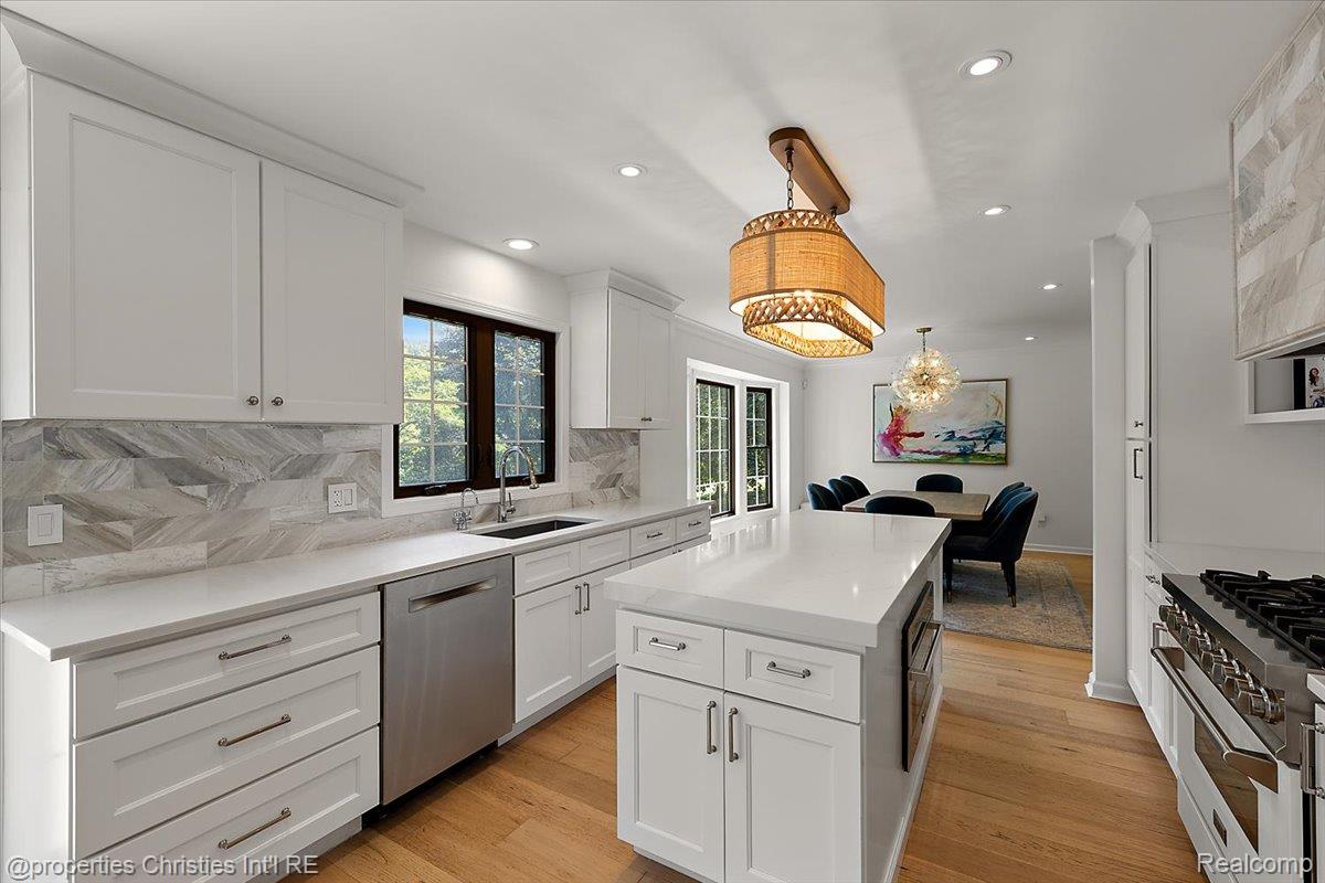 706 Great Oaks Drive