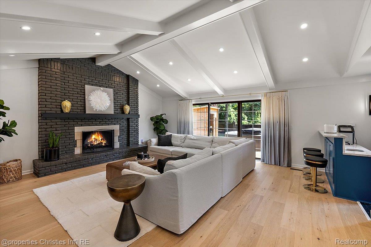 706 Great Oaks Drive