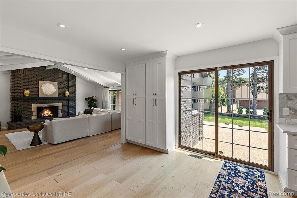 706 Great Oaks Drive