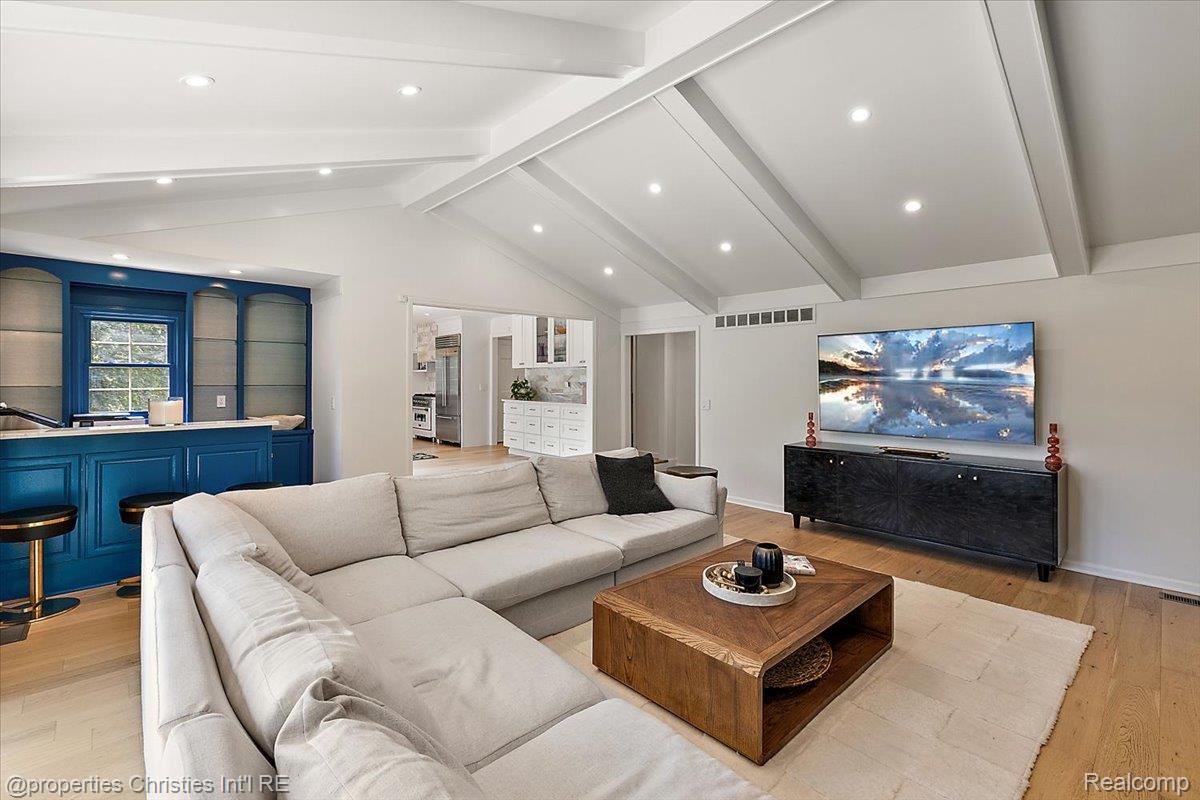 706 Great Oaks Drive
