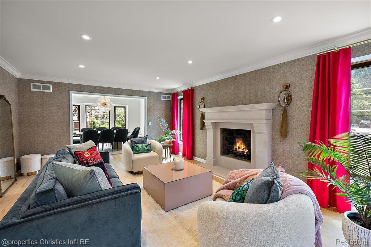 706 Great Oaks Drive