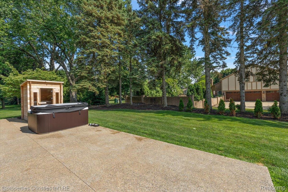 706 Great Oaks Drive
