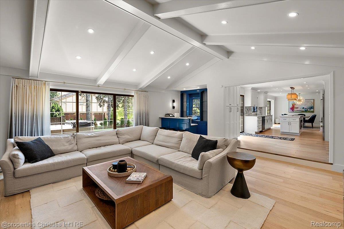 706 Great Oaks Drive