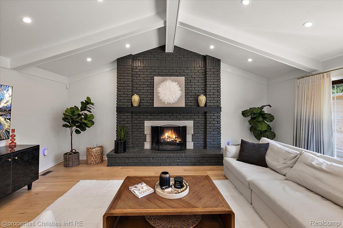 706 Great Oaks Drive