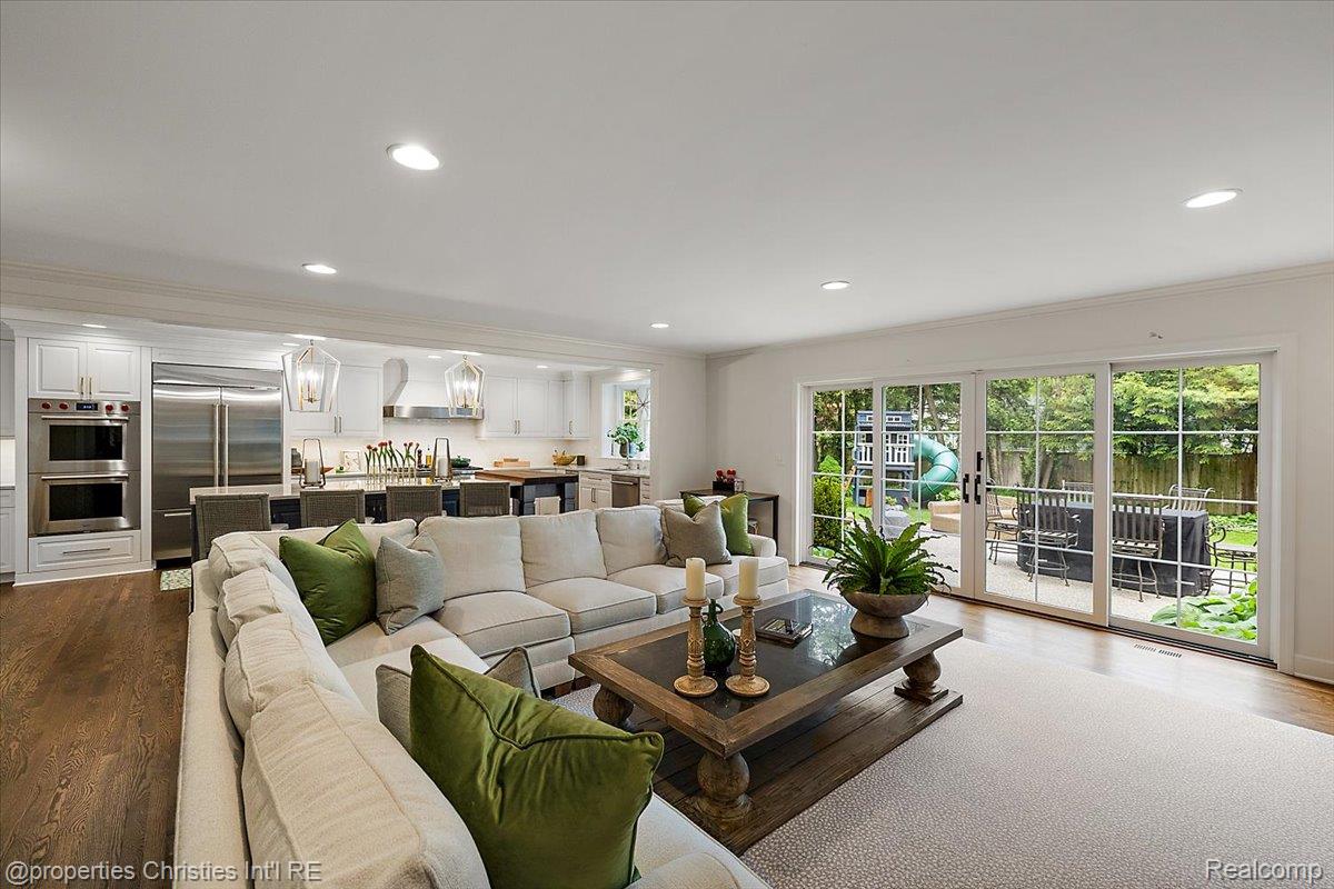 586 Fairfax Street
