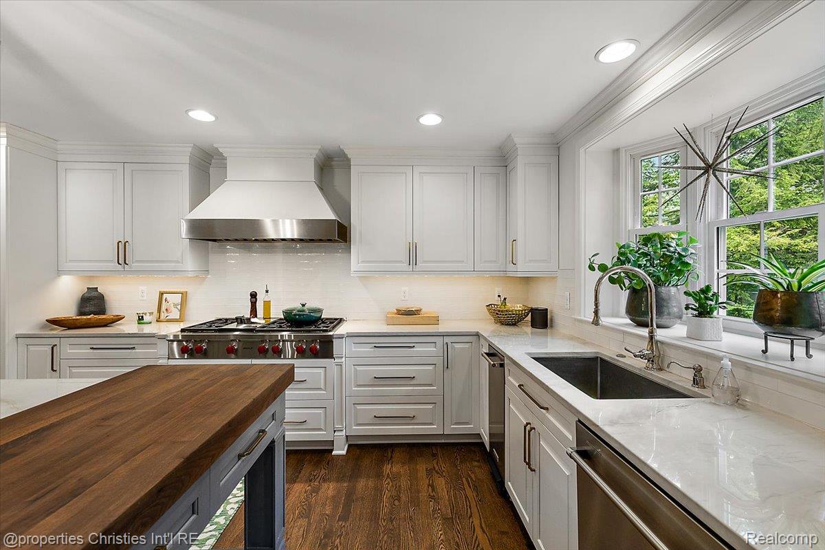 586 Fairfax Street