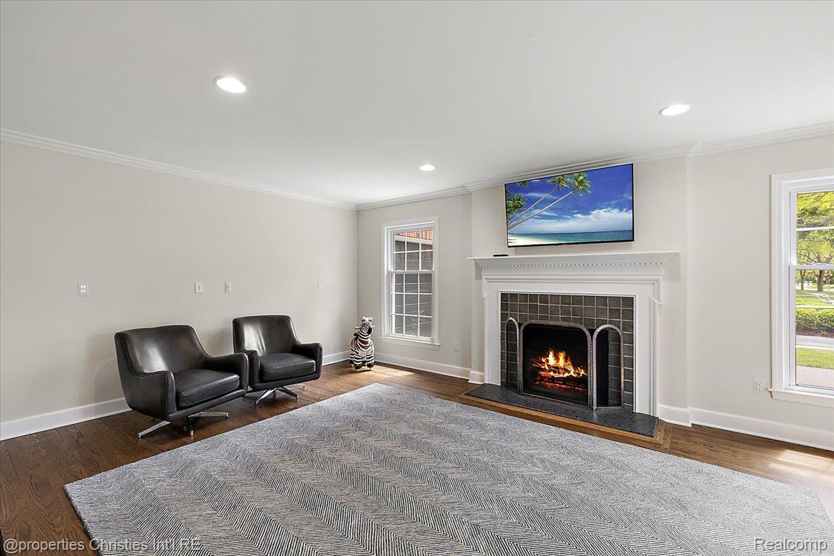 586 Fairfax Street