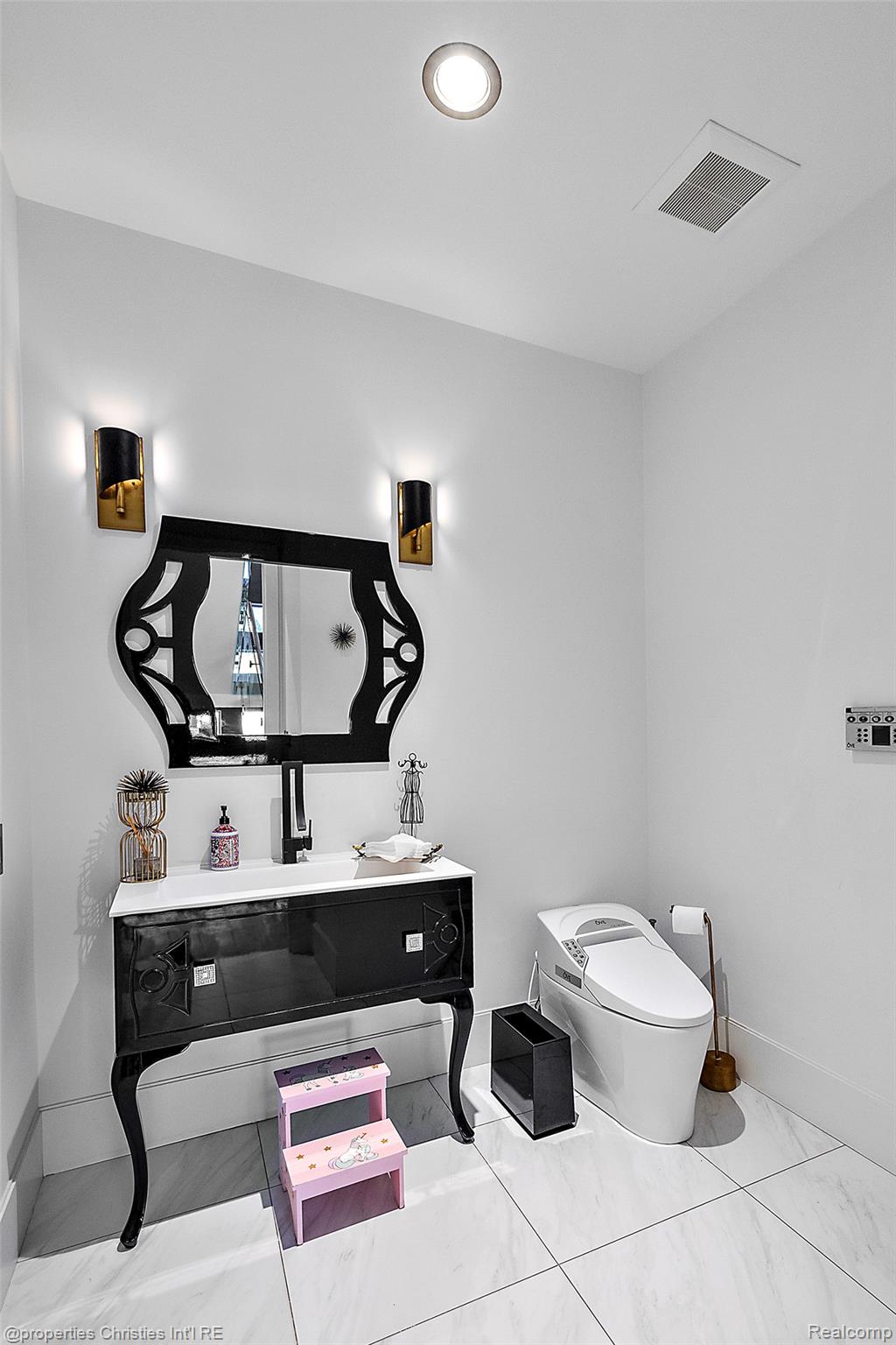 211 N Washington Avenue