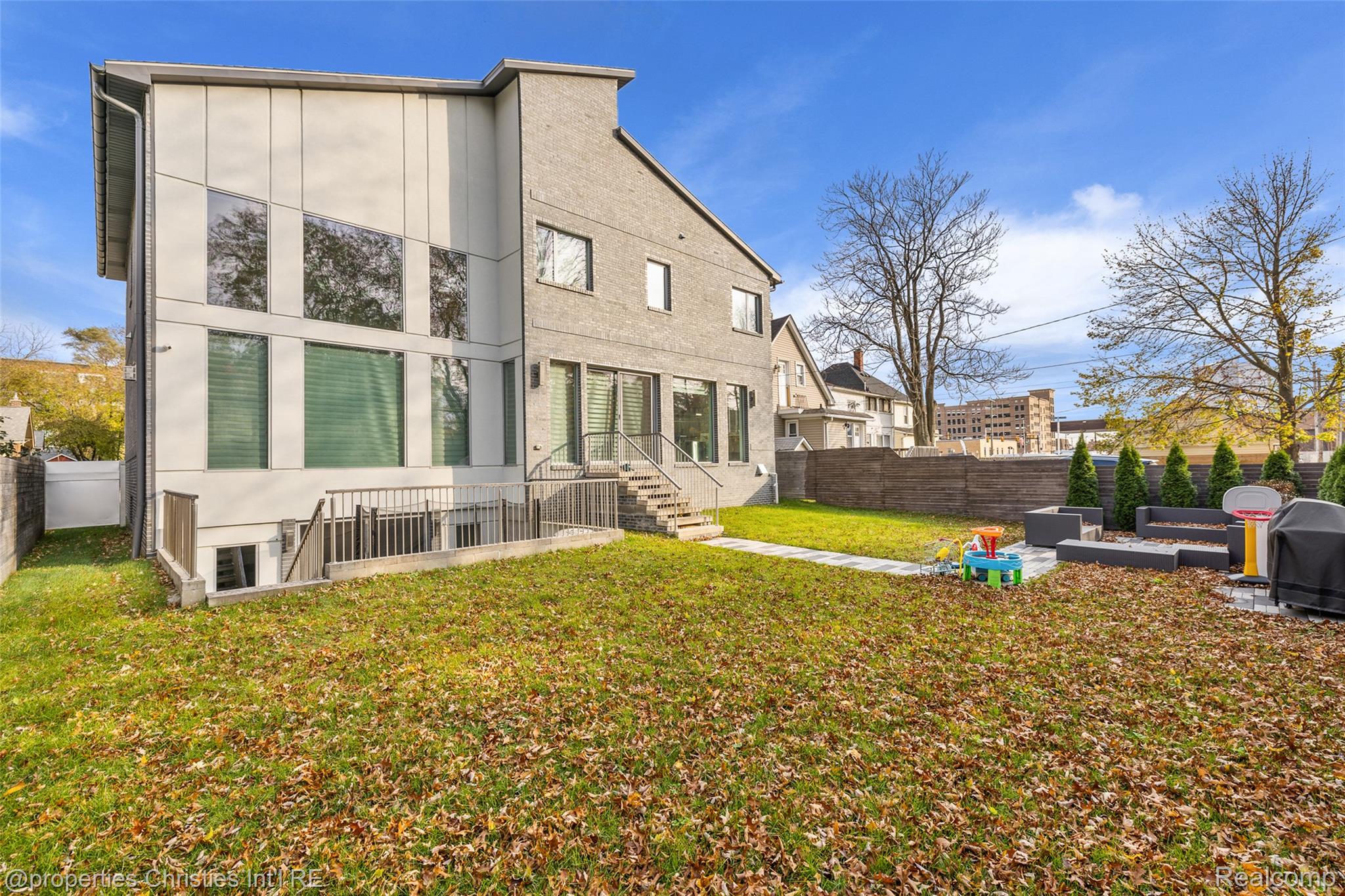 211 N Washington Avenue