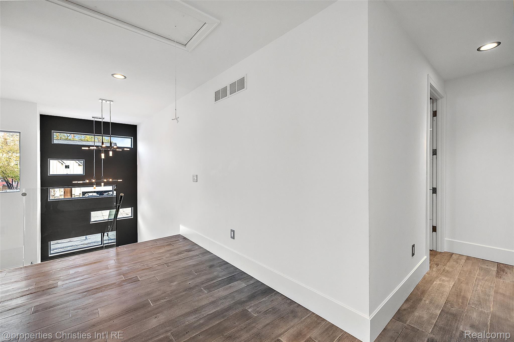 211 N Washington Avenue