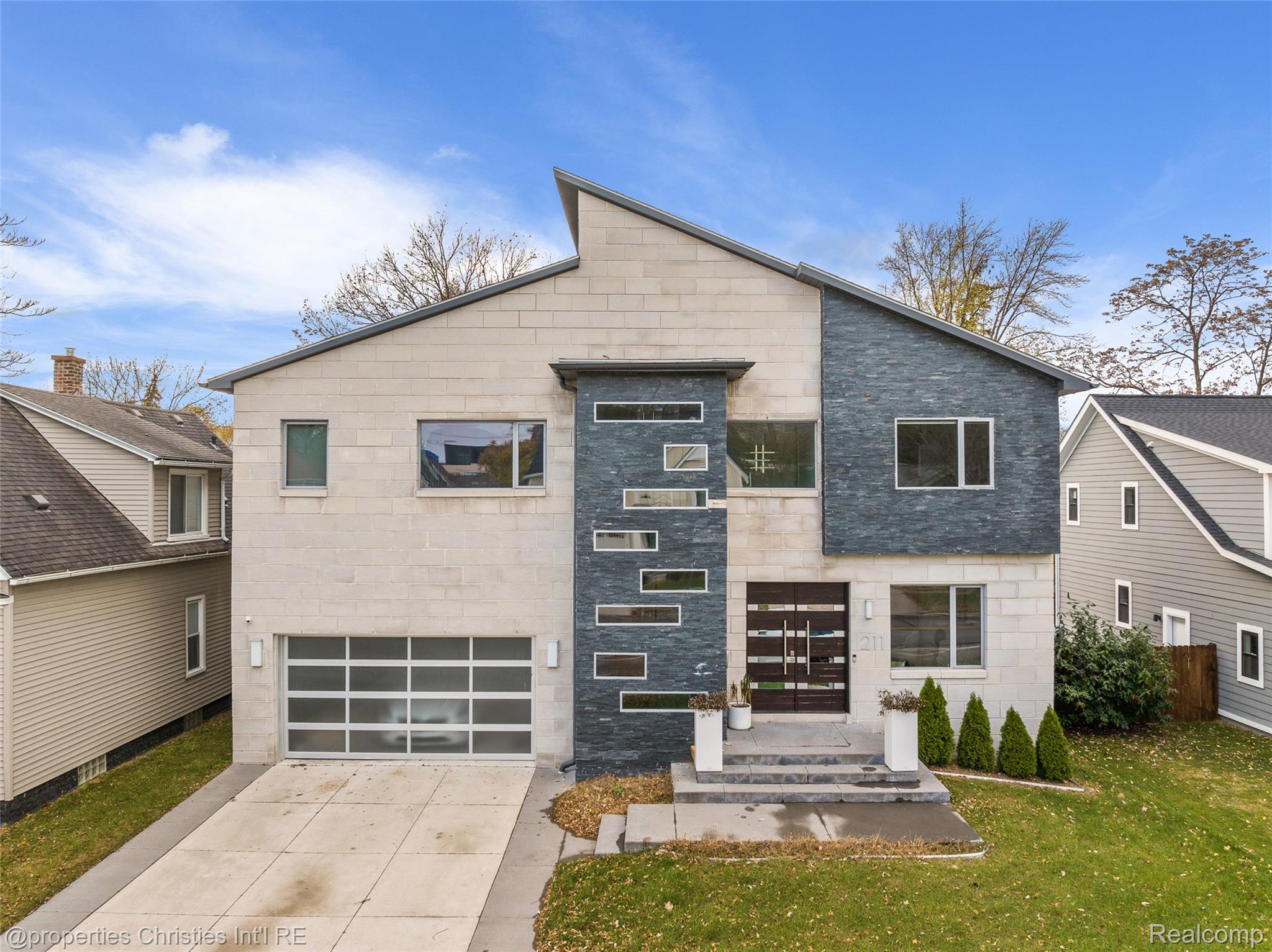 211 N Washington Avenue