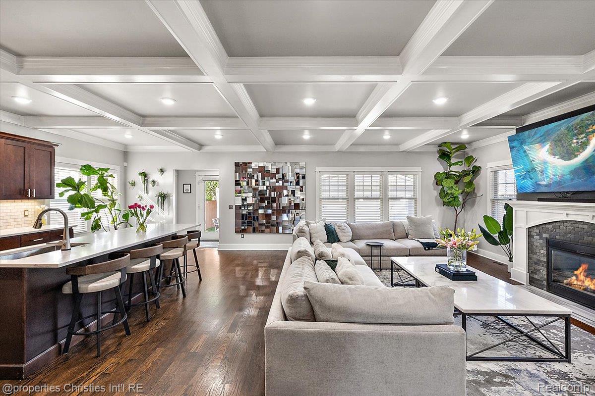723 N Altadena Avenue