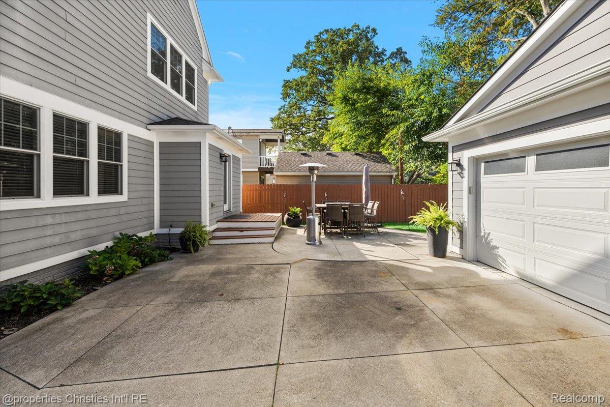 723 N Altadena Avenue
