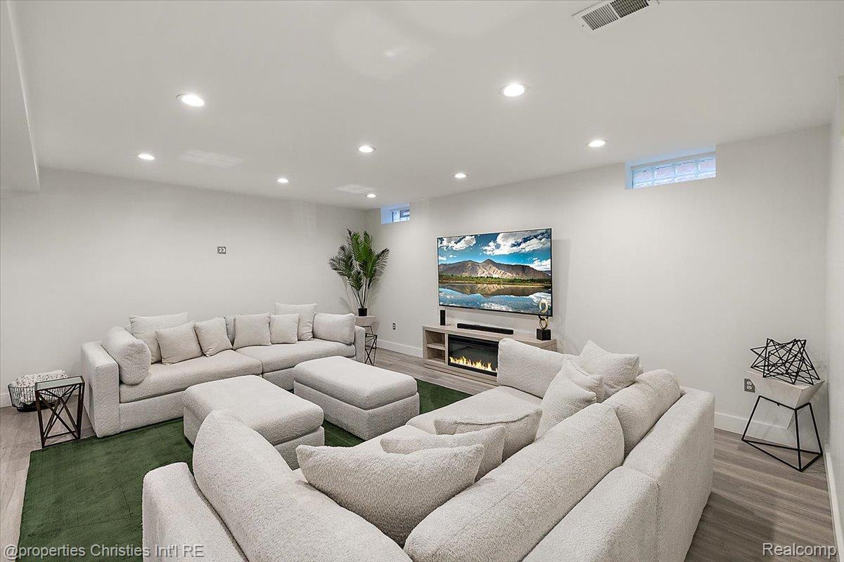 723 N Altadena Avenue