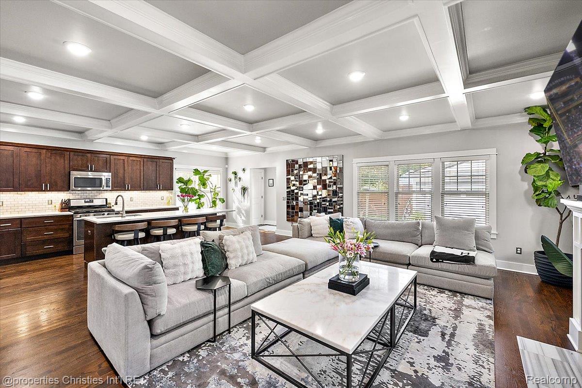 723 N Altadena Avenue