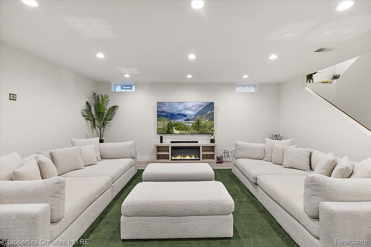 723 N Altadena Avenue