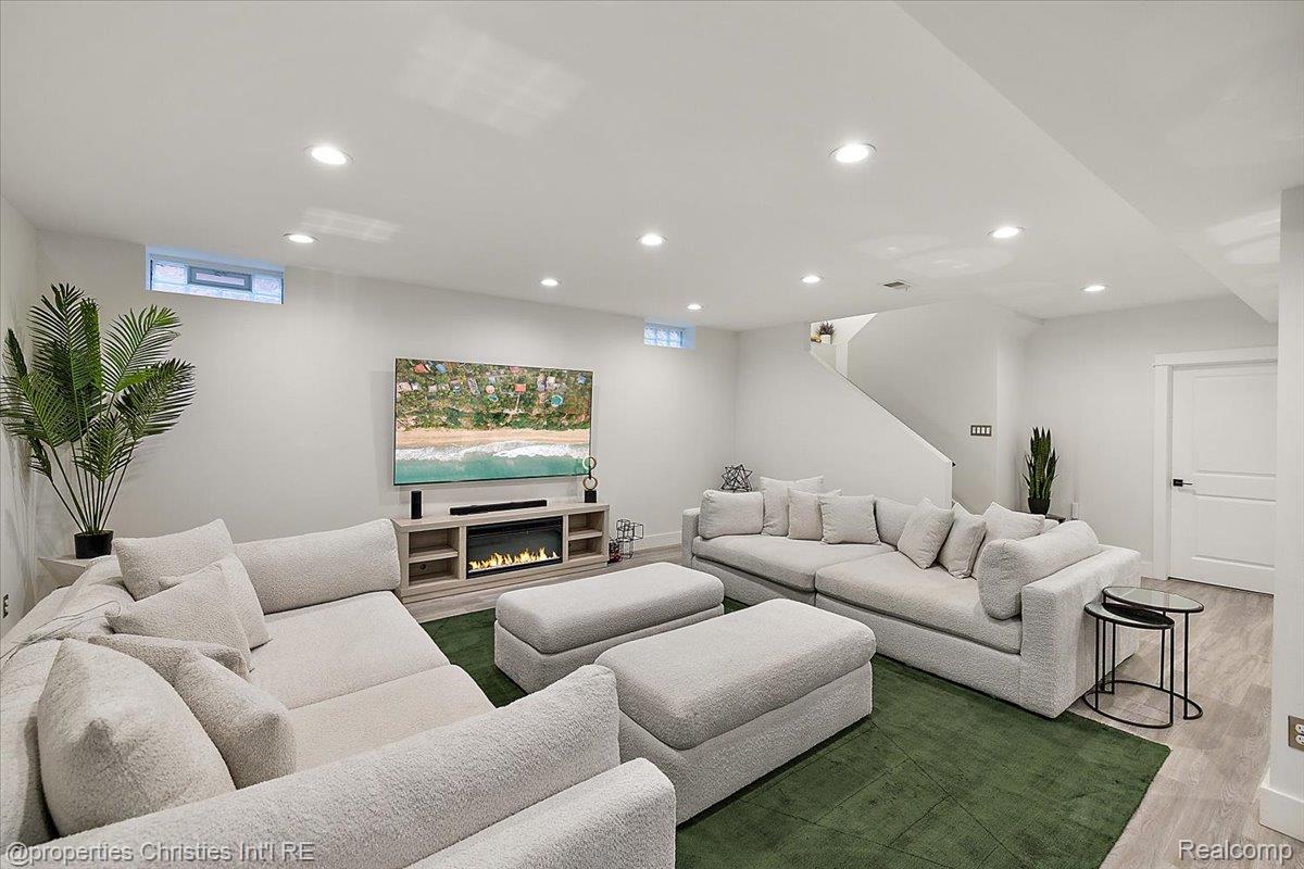 723 N Altadena Avenue