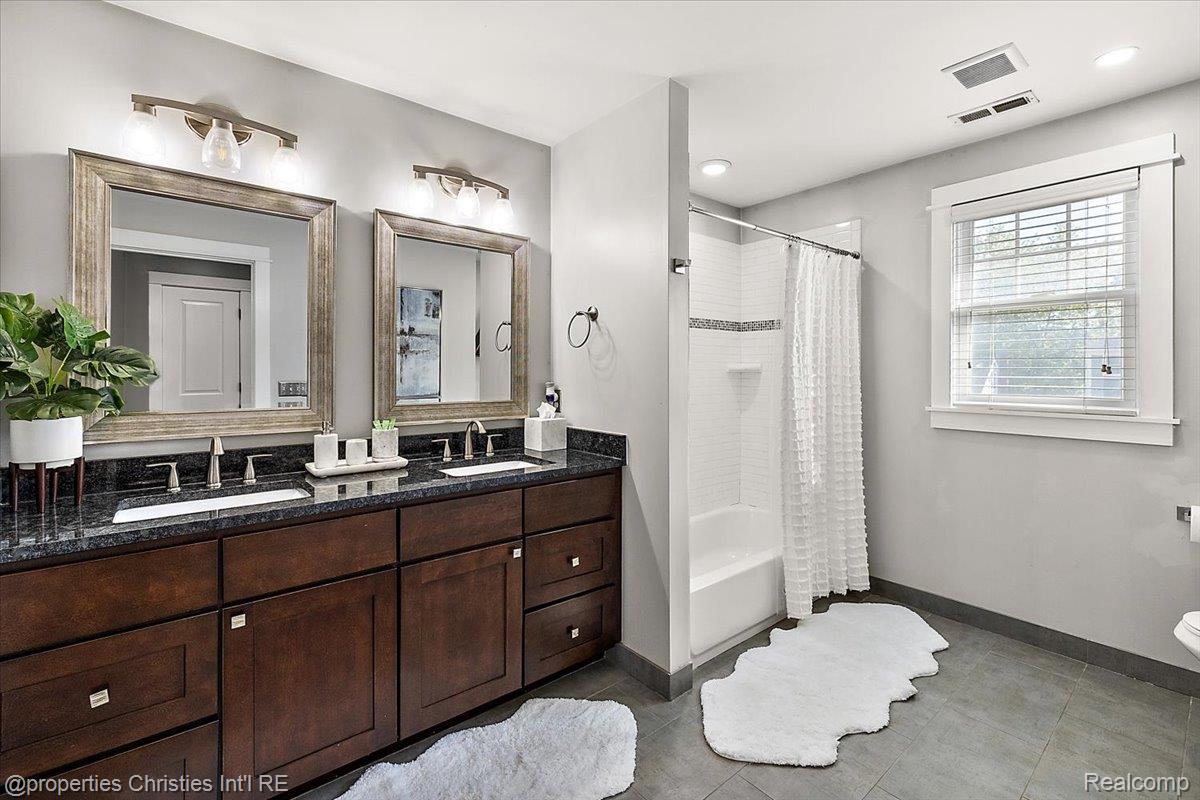 723 N Altadena Avenue