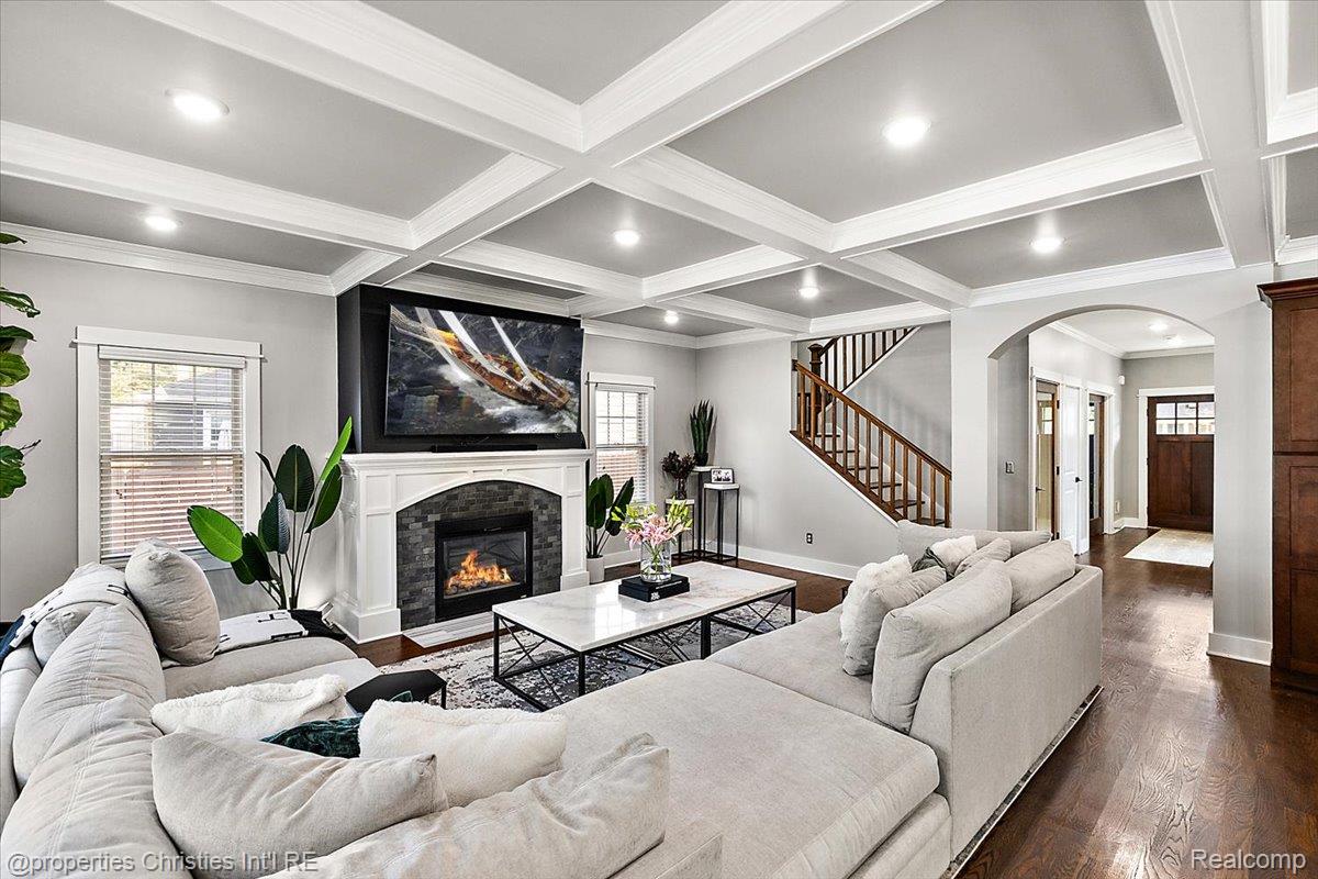 723 N Altadena Avenue
