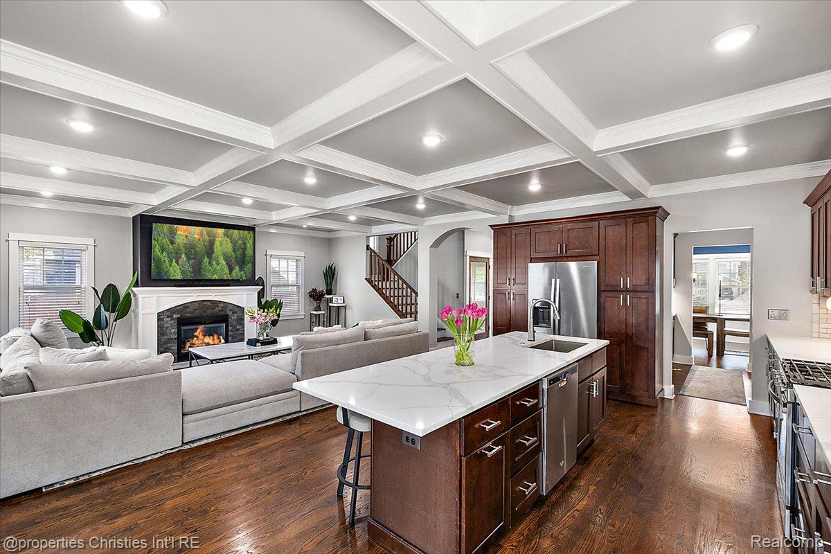 723 N Altadena Avenue