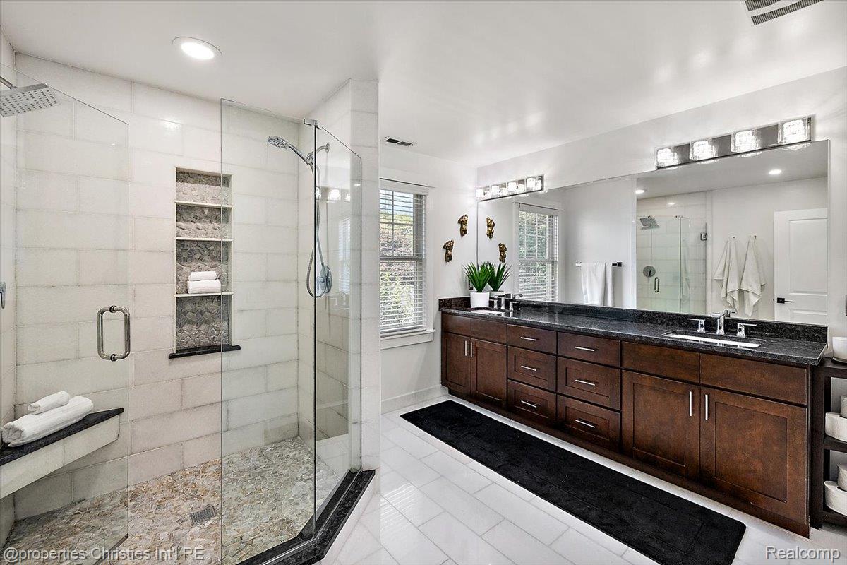 723 N Altadena Avenue