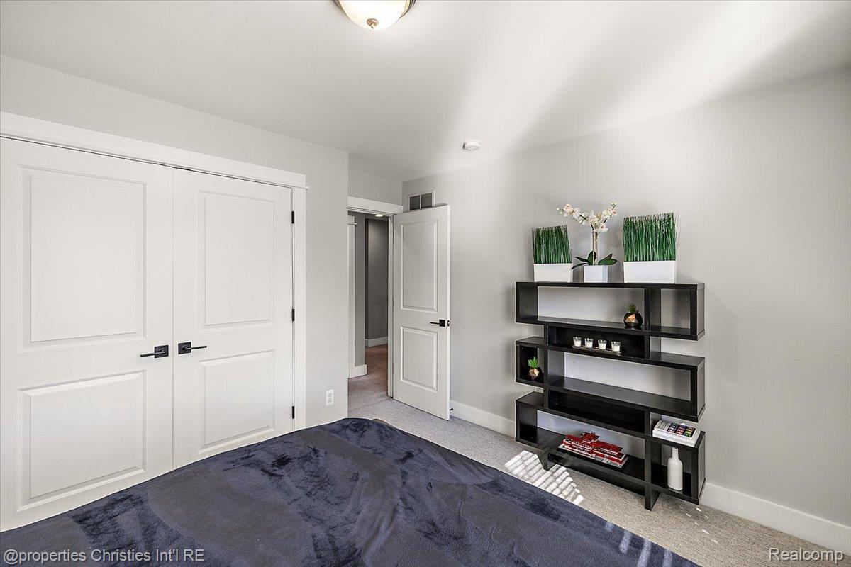 723 N Altadena Avenue