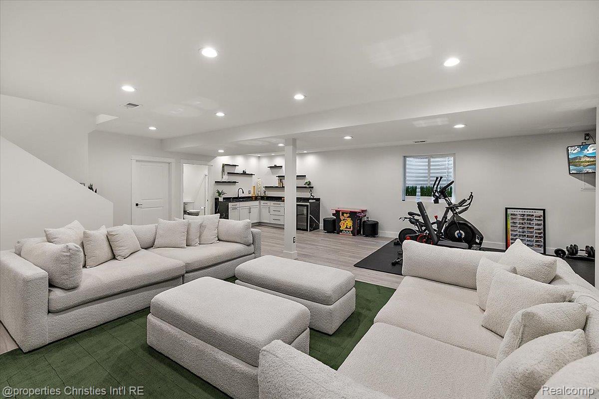 723 N Altadena Avenue
