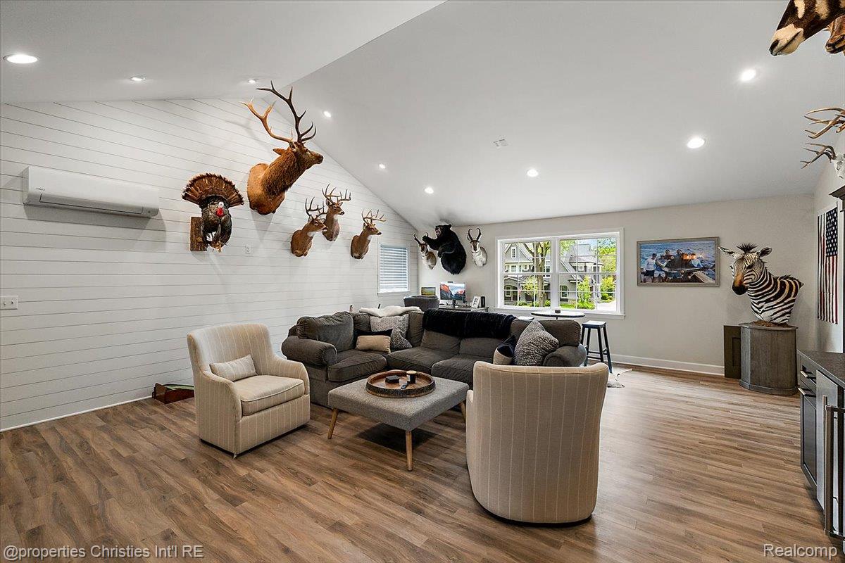 586 Fairfax Street