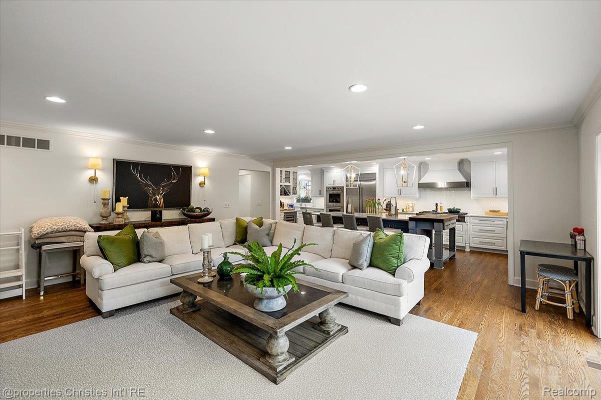 586 Fairfax Street