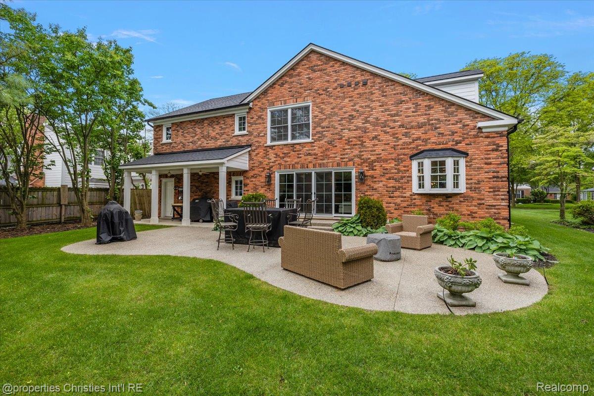586 Fairfax Street