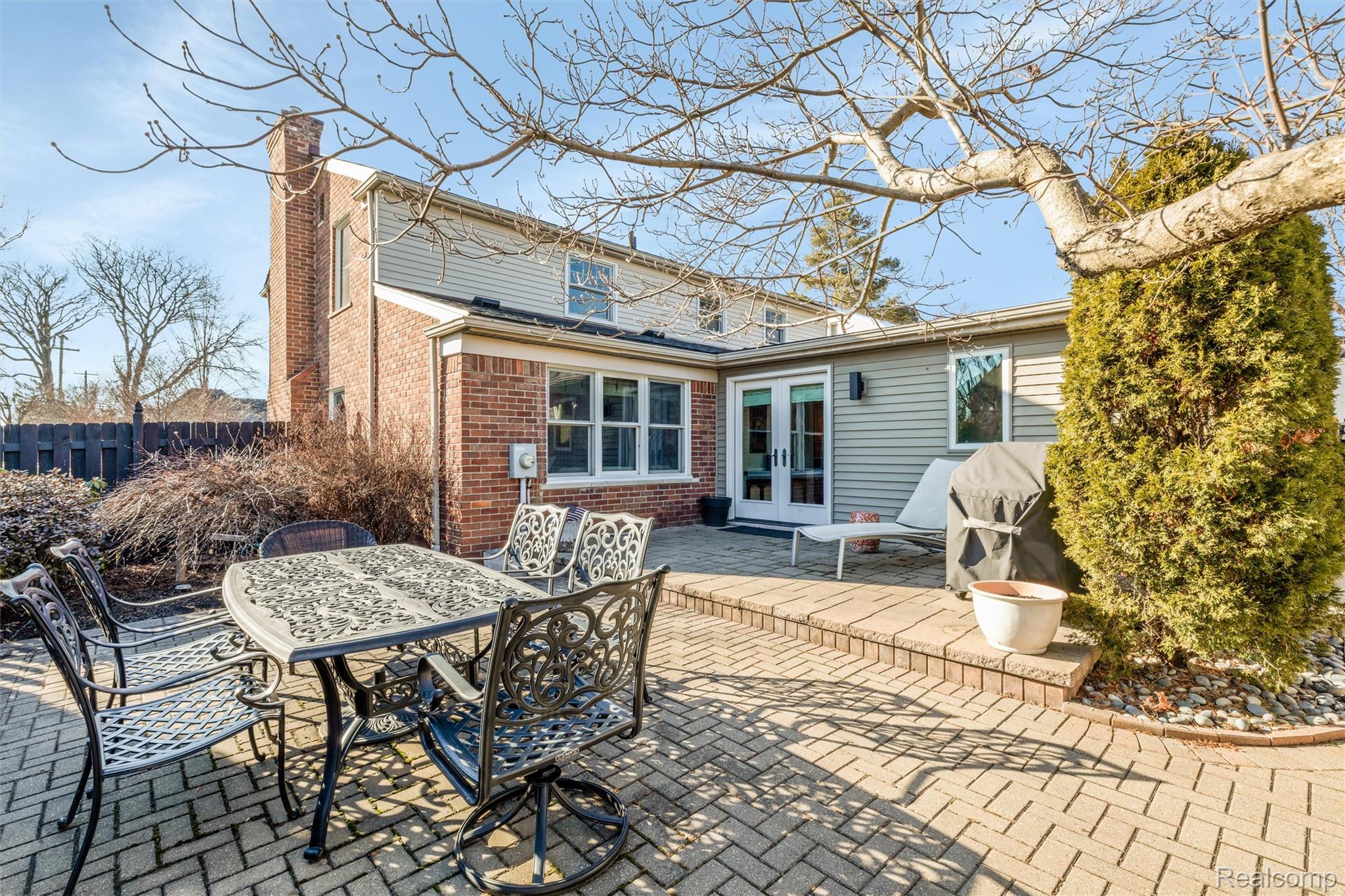 599 Westchester Way