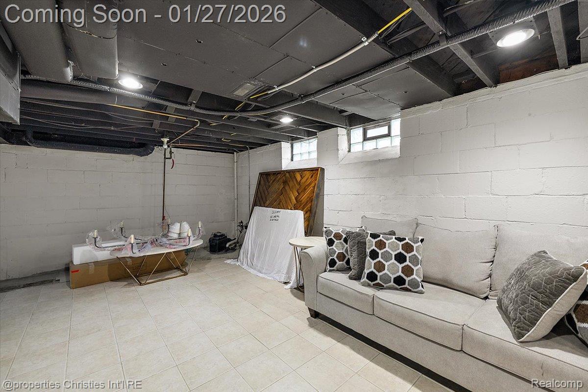 559 E Southlawn Boulevard