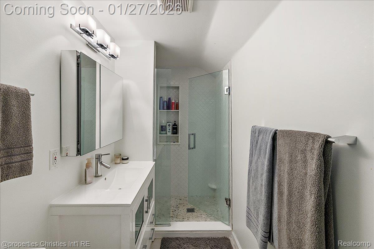 559 E Southlawn Boulevard