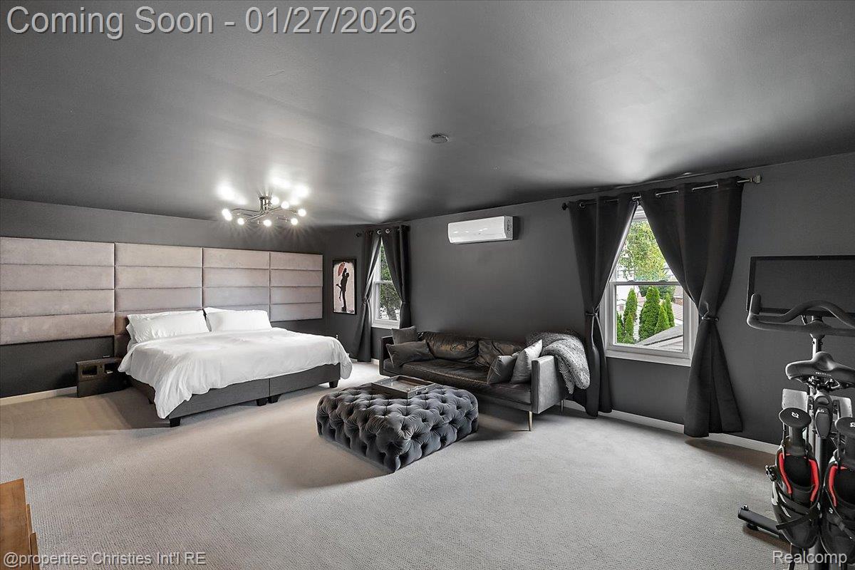 559 E Southlawn Boulevard