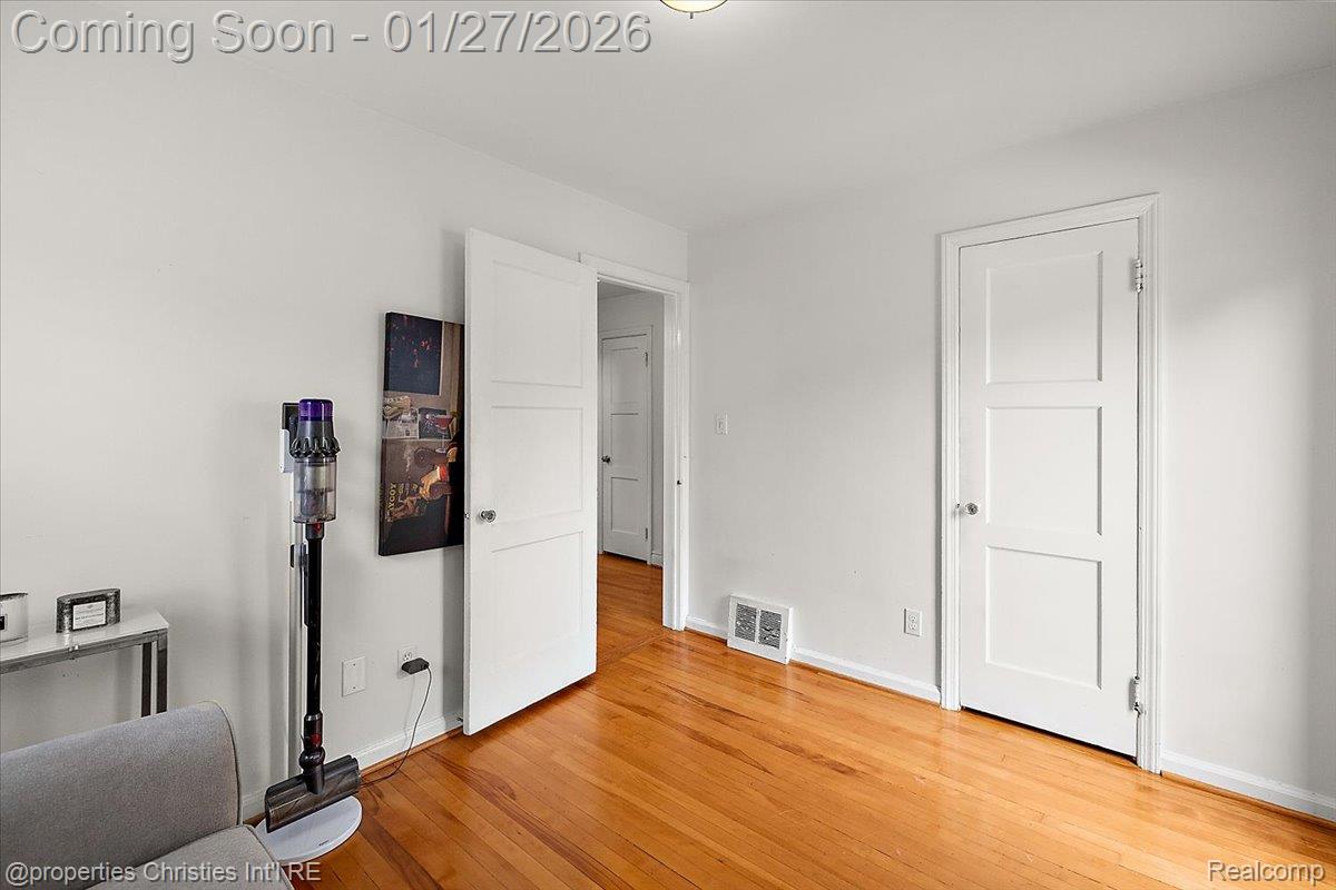 559 E Southlawn Boulevard