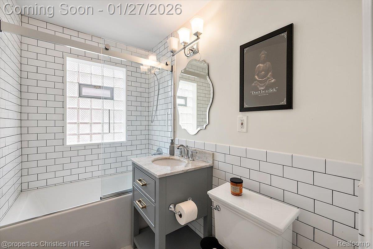 559 E Southlawn Boulevard