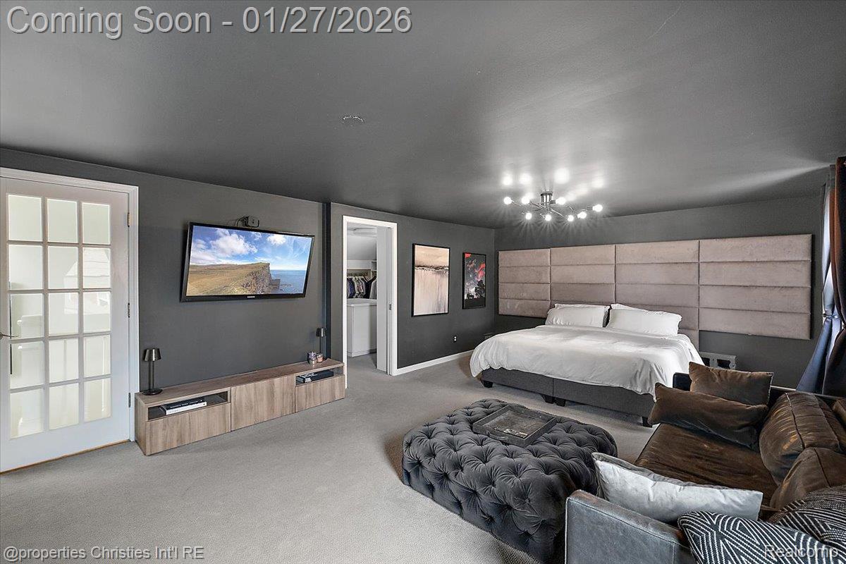 559 E Southlawn Boulevard