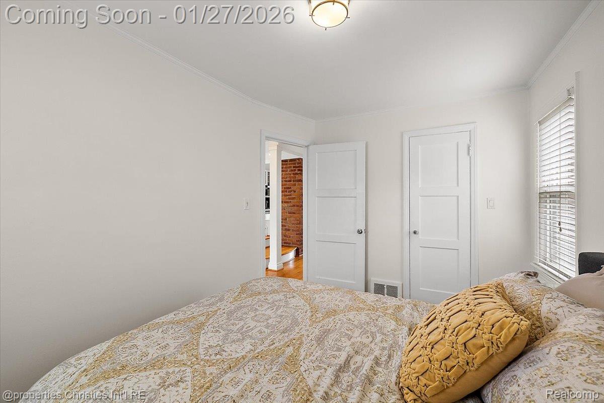 559 E Southlawn Boulevard