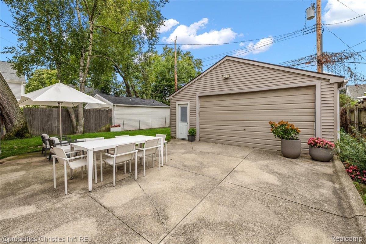 559 E Southlawn Boulevard