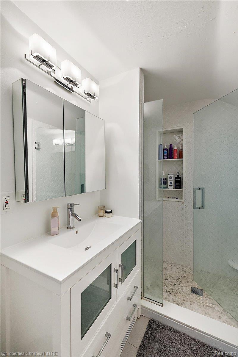 559 E Southlawn Boulevard