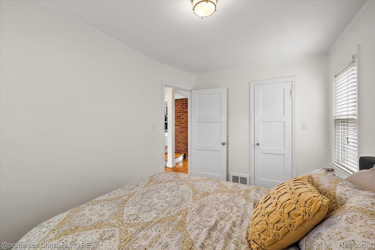 559 E Southlawn Boulevard