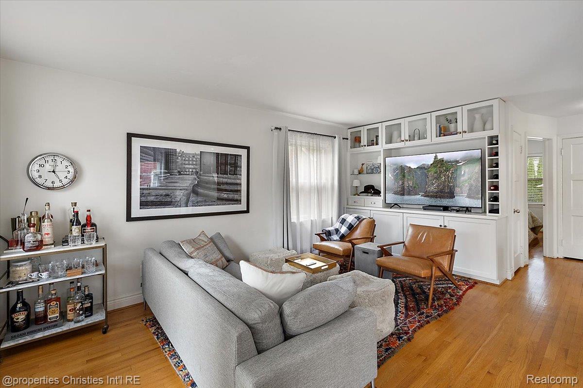 559 E Southlawn Boulevard