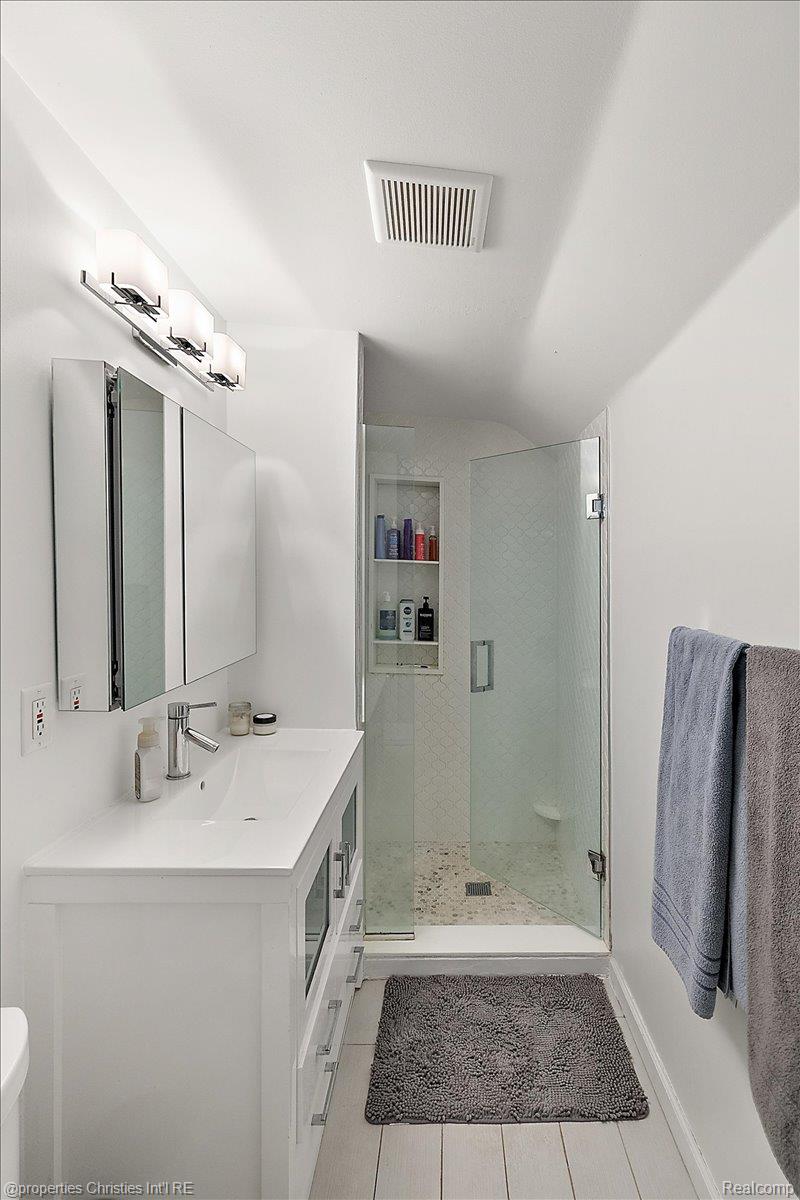 559 E Southlawn Boulevard