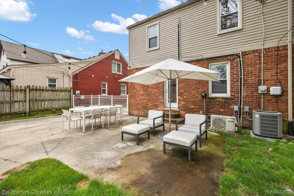 559 E Southlawn Boulevard