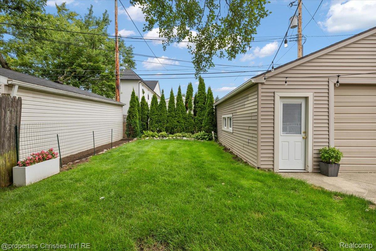 559 E Southlawn Boulevard