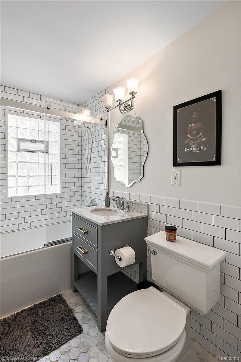 559 E Southlawn Boulevard