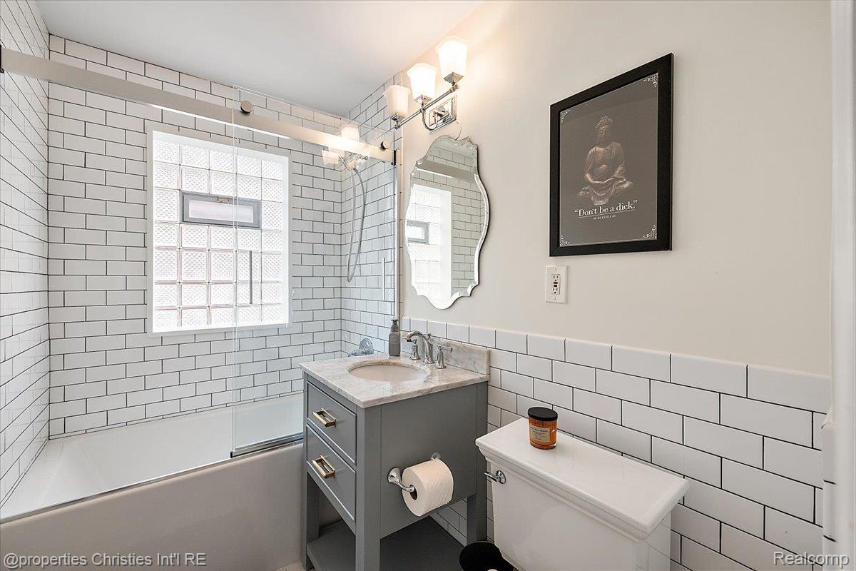 559 E Southlawn Boulevard