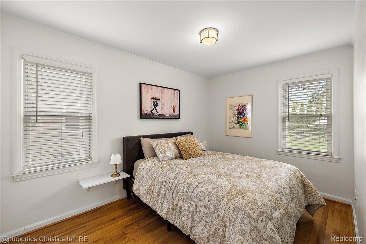 559 E Southlawn Boulevard