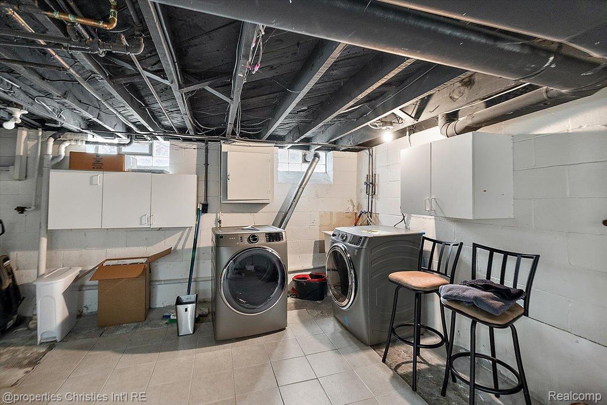 559 E Southlawn Boulevard