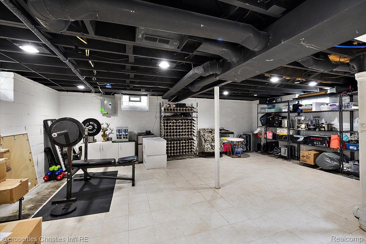 559 E Southlawn Boulevard